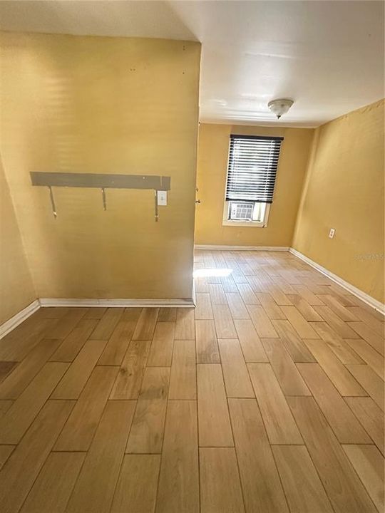 Active With Contract: $127,400 (1 beds, 1 baths, 474 Square Feet)