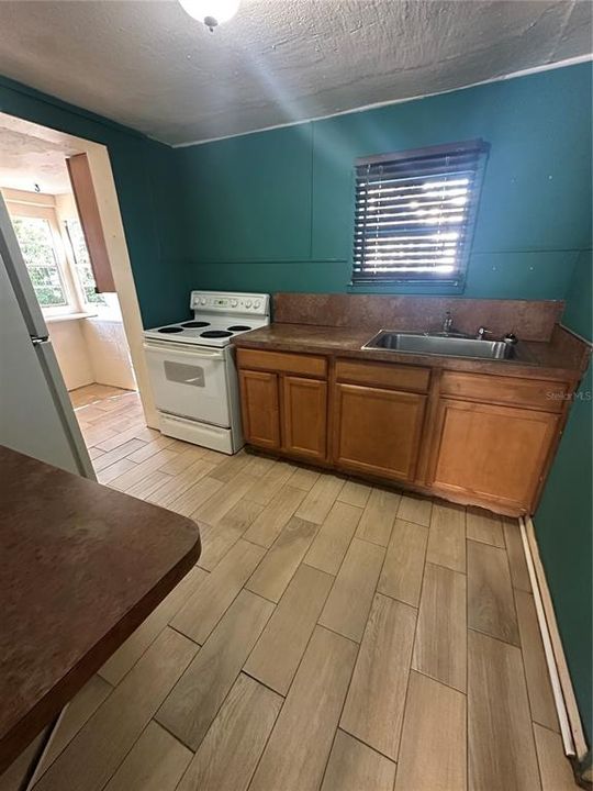 Active With Contract: $127,400 (1 beds, 1 baths, 474 Square Feet)