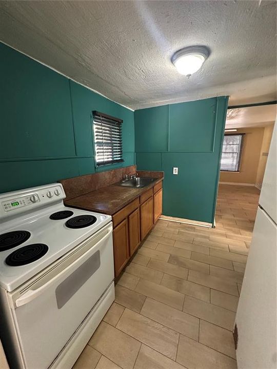 Active With Contract: $127,400 (1 beds, 1 baths, 474 Square Feet)