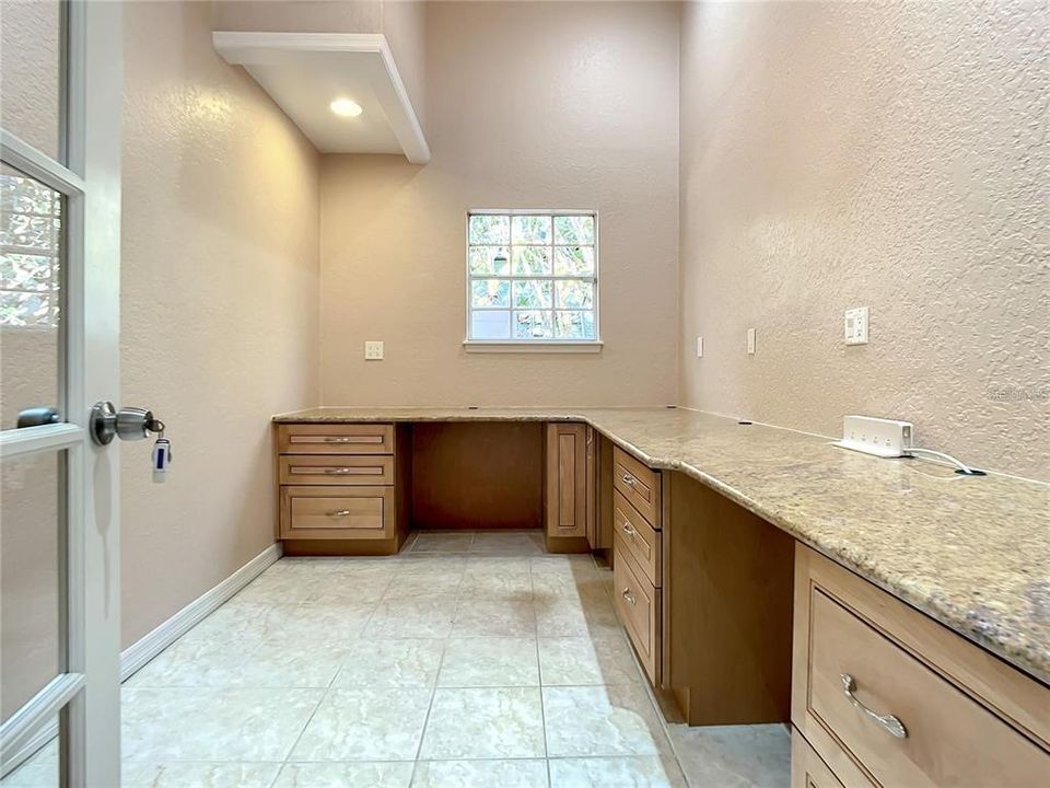 OFFICE WITH GRANITE COUNTERS