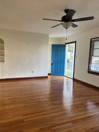 For Rent: $1,575 (3 beds, 1 baths, 1171 Square Feet)