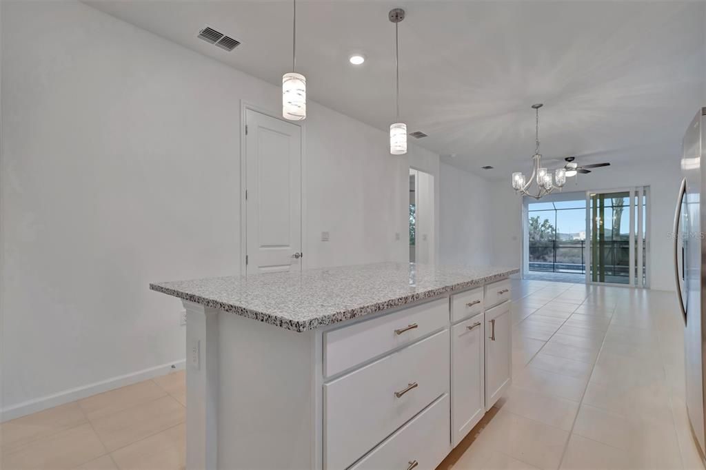 For Sale: $637,000 (2 beds, 2 baths, 1405 Square Feet)