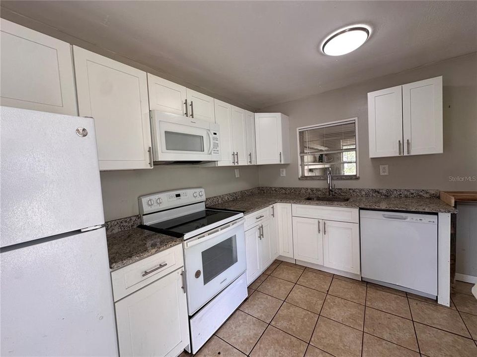 For Rent: $1,750 (3 beds, 1 baths, 988 Square Feet)