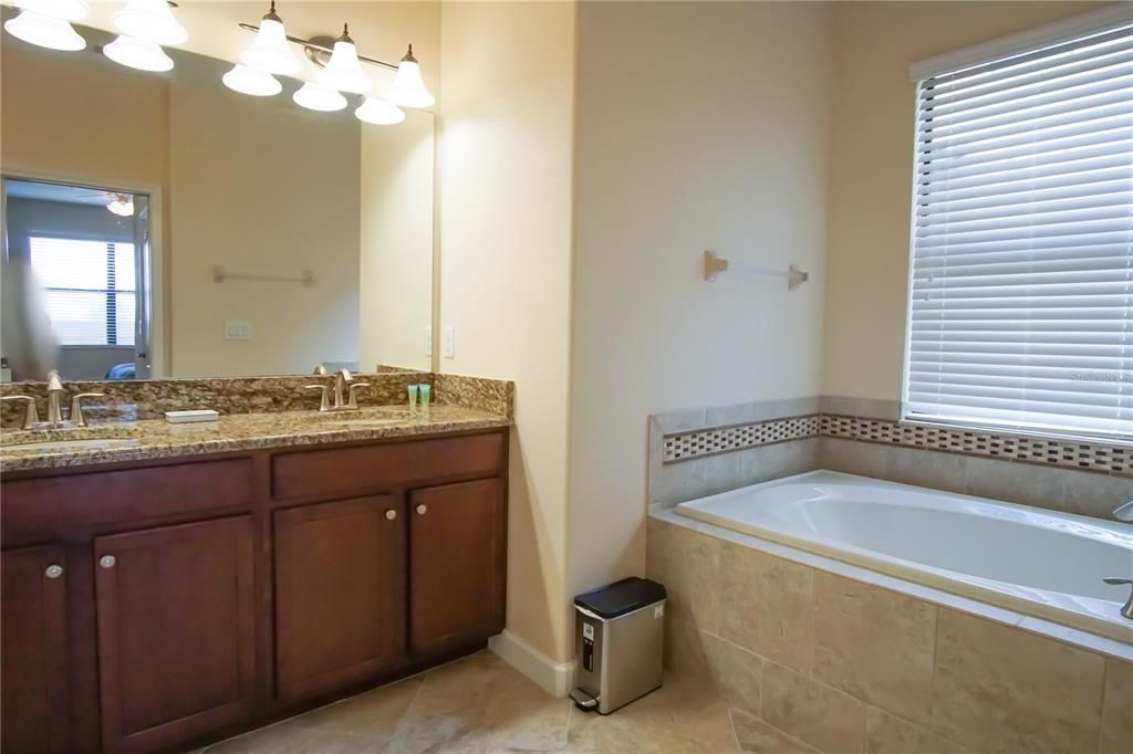 For Rent: $2,500 (2 beds, 2 baths, 1409 Square Feet)