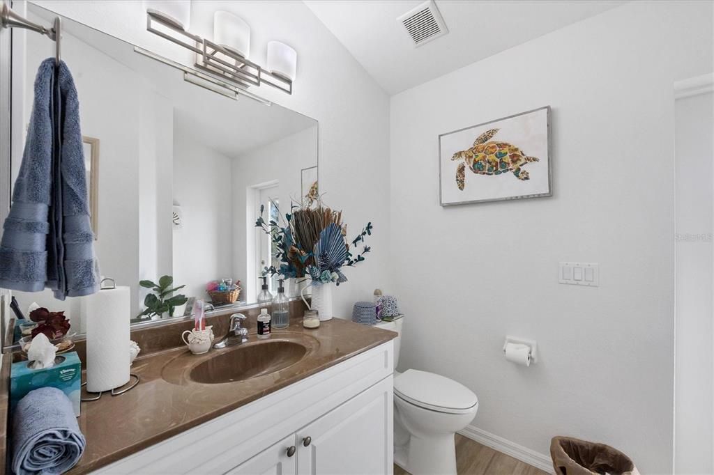 Guest Bath with access to lanai