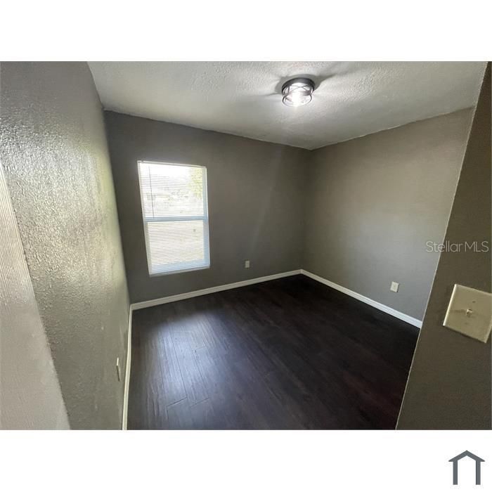 For Rent: $3,500 (5 beds, 2 baths, 1737 Square Feet)