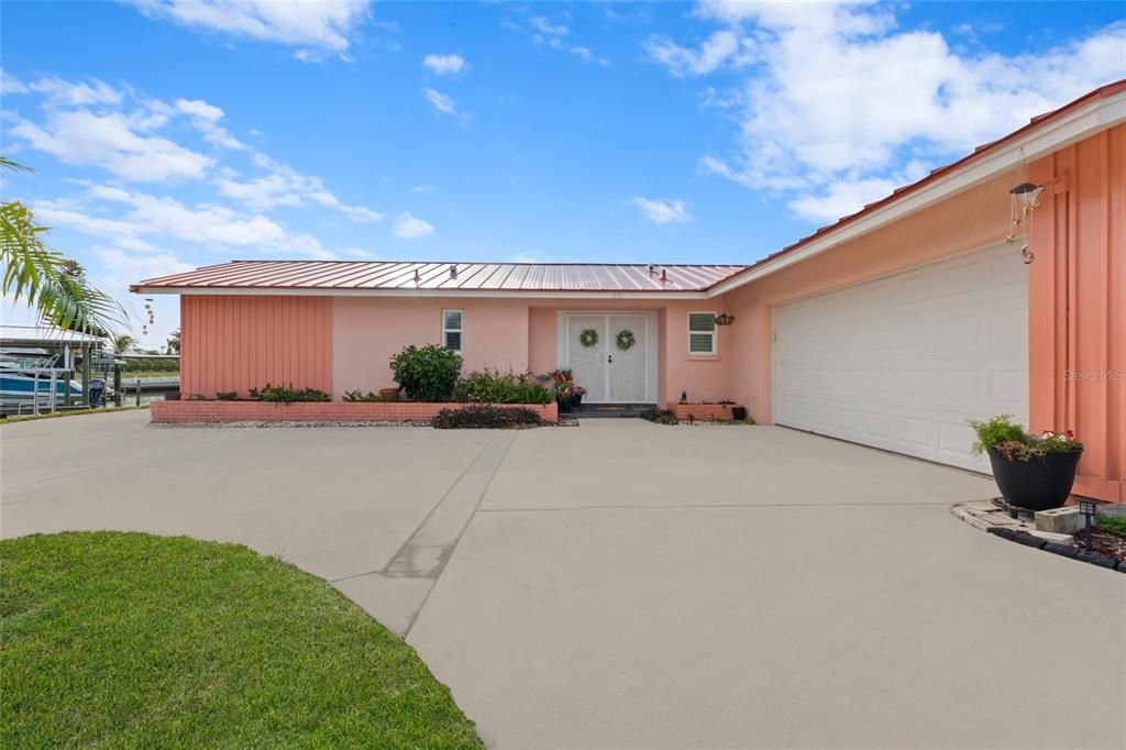 For Sale: $1,300,000 (2 beds, 2 baths, 1786 Square Feet)