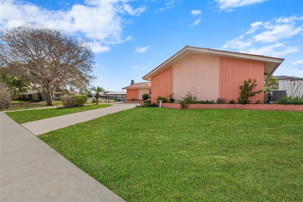 For Sale: $1,300,000 (2 beds, 2 baths, 1786 Square Feet)