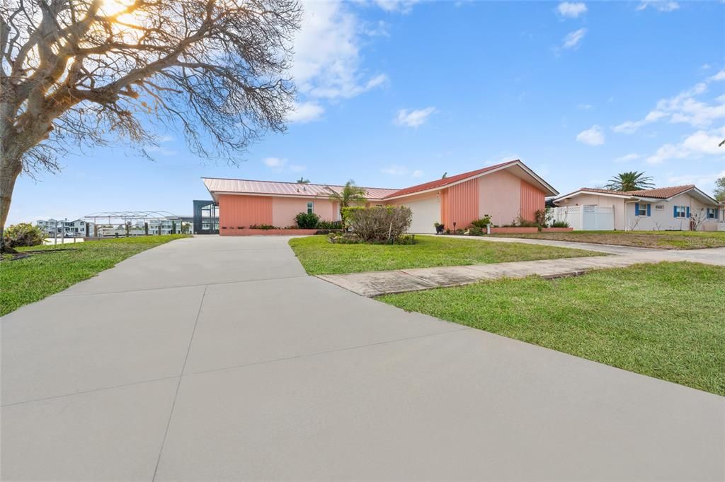 For Sale: $1,300,000 (2 beds, 2 baths, 1786 Square Feet)