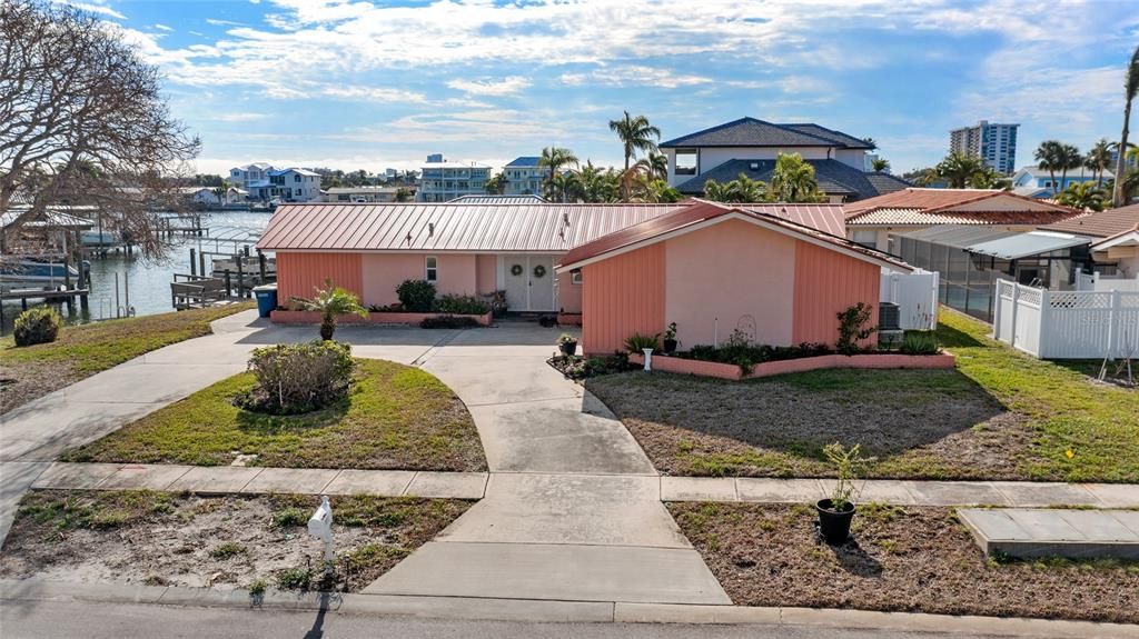 For Sale: $1,300,000 (2 beds, 2 baths, 1786 Square Feet)