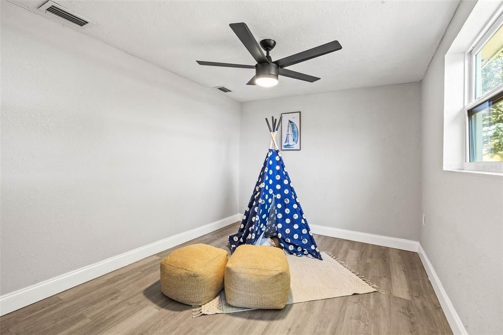 For Sale: $289,900 (3 beds, 2 baths, 1311 Square Feet)