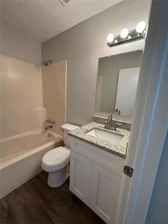 For Rent: $1,200 (2 beds, 1 baths, 1378 Square Feet)