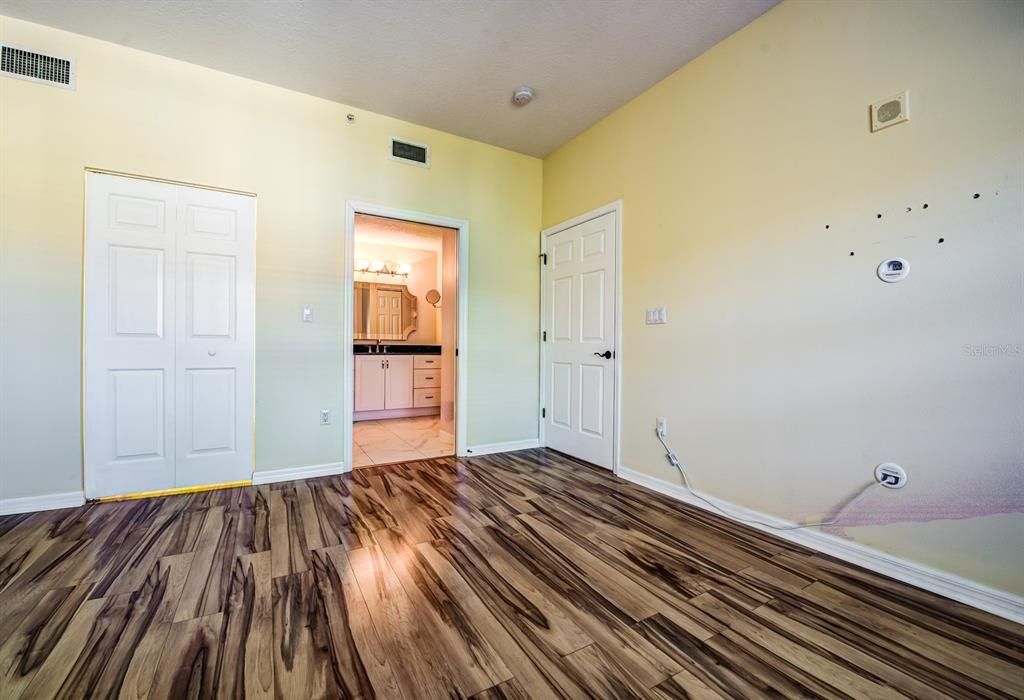 Primary Bedroom with ensuite bathroom with Large size Walk in Closet