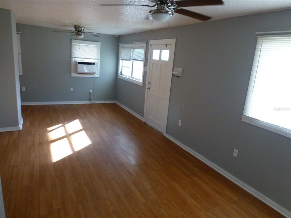 For Rent: $1,475 (2 beds, 1 baths, 700 Square Feet)