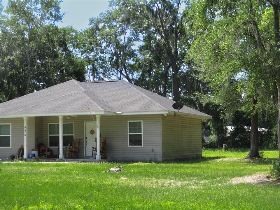 For Sale: $230,000 (3 beds, 2 baths, 1162 Square Feet)