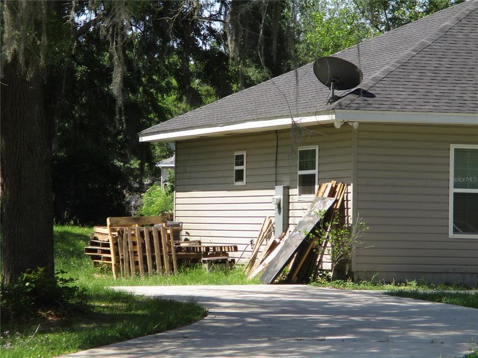 For Sale: $230,000 (3 beds, 2 baths, 1162 Square Feet)