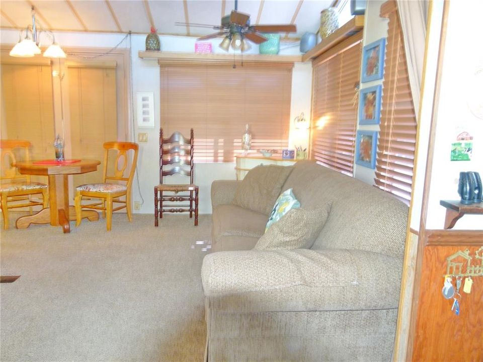 На продажу: $115,000 (1 спален, 1 ванн, 420 Квадратных фут)