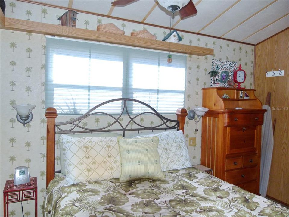 На продажу: $115,000 (1 спален, 1 ванн, 420 Квадратных фут)