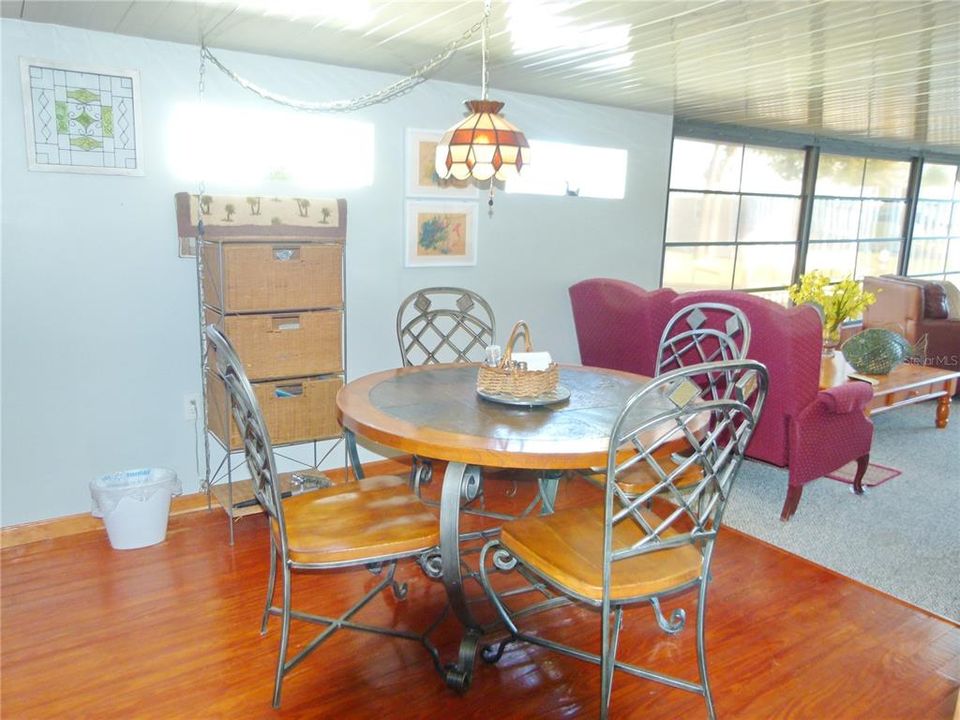 На продажу: $115,000 (1 спален, 1 ванн, 420 Квадратных фут)