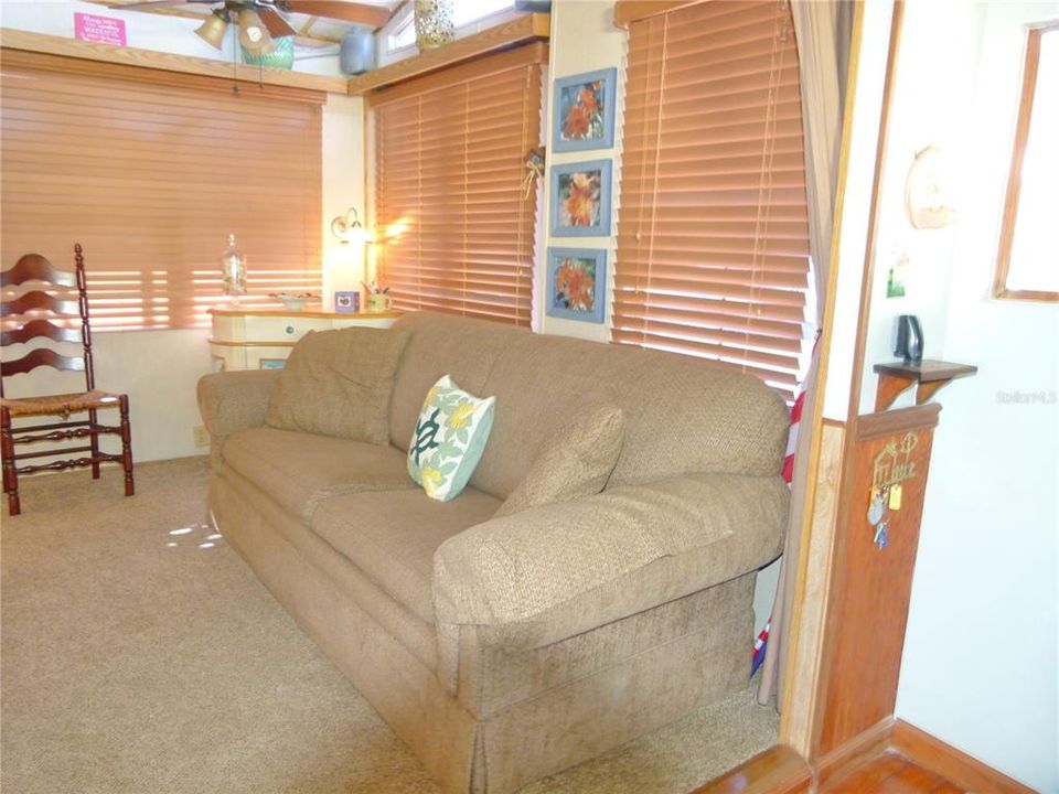 На продажу: $115,000 (1 спален, 1 ванн, 420 Квадратных фут)