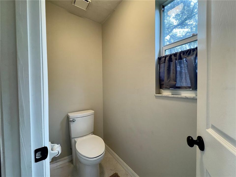 For Rent: $3,800 (5 beds, 2 baths, 2409 Square Feet)