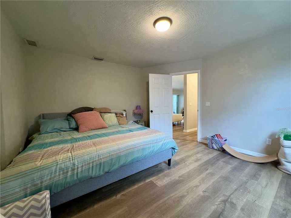 For Rent: $3,800 (5 beds, 2 baths, 2409 Square Feet)