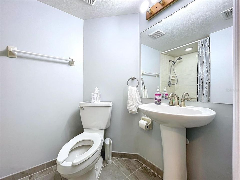 For Sale: $335,000 (2 beds, 2 baths, 1170 Square Feet)