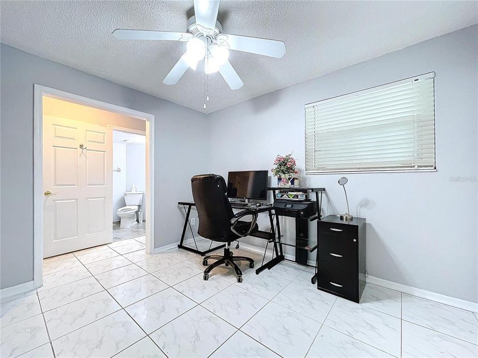 For Sale: $335,000 (2 beds, 2 baths, 1170 Square Feet)