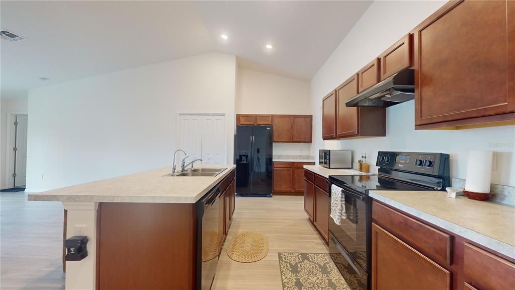 For Sale: $379,900 (3 beds, 2 baths, 2044 Square Feet)