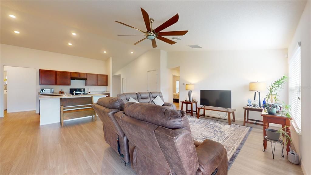 For Sale: $379,900 (3 beds, 2 baths, 2044 Square Feet)