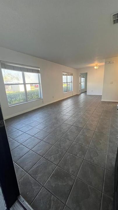 For Rent: $1,575 (2 beds, 2 baths, 912 Square Feet)