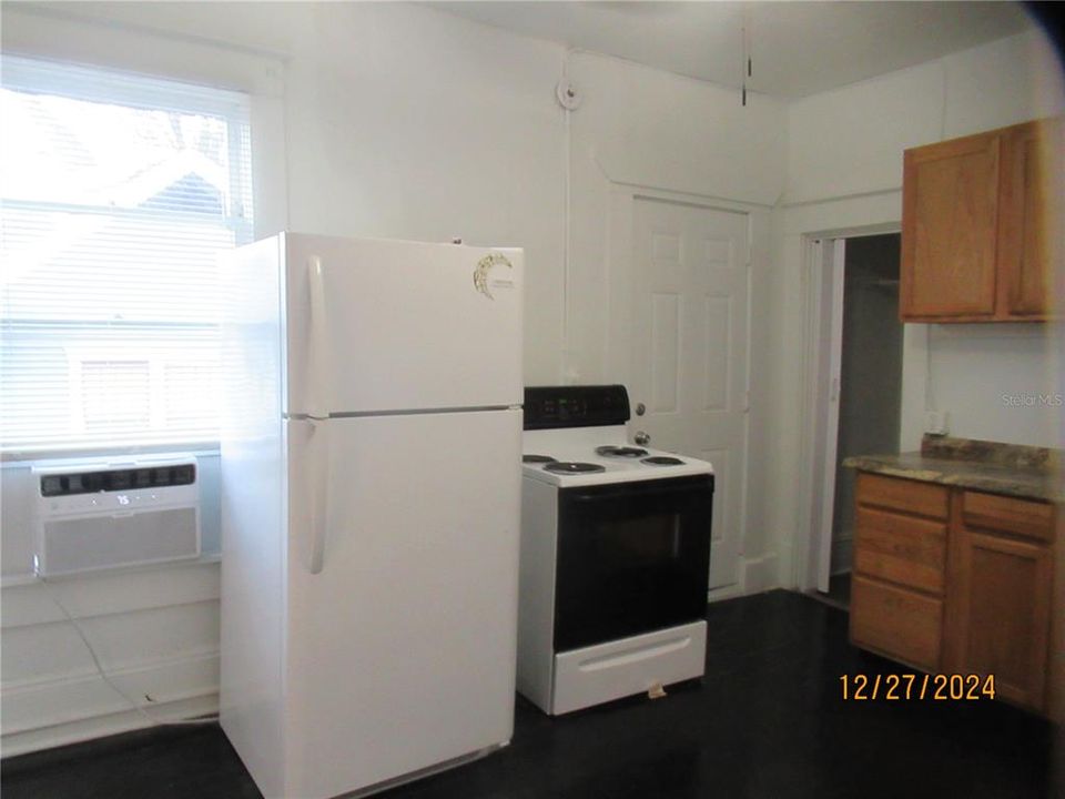 For Rent: $1,150 (0 beds, 1 baths, 650 Square Feet)