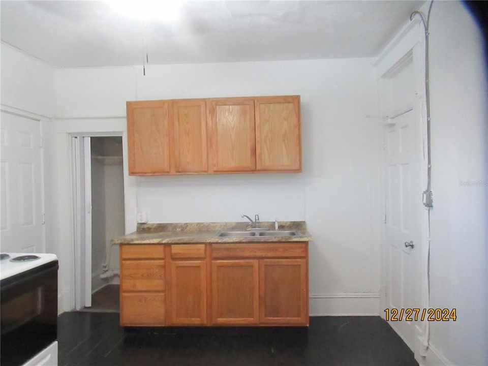 For Rent: $1,150 (0 beds, 1 baths, 650 Square Feet)