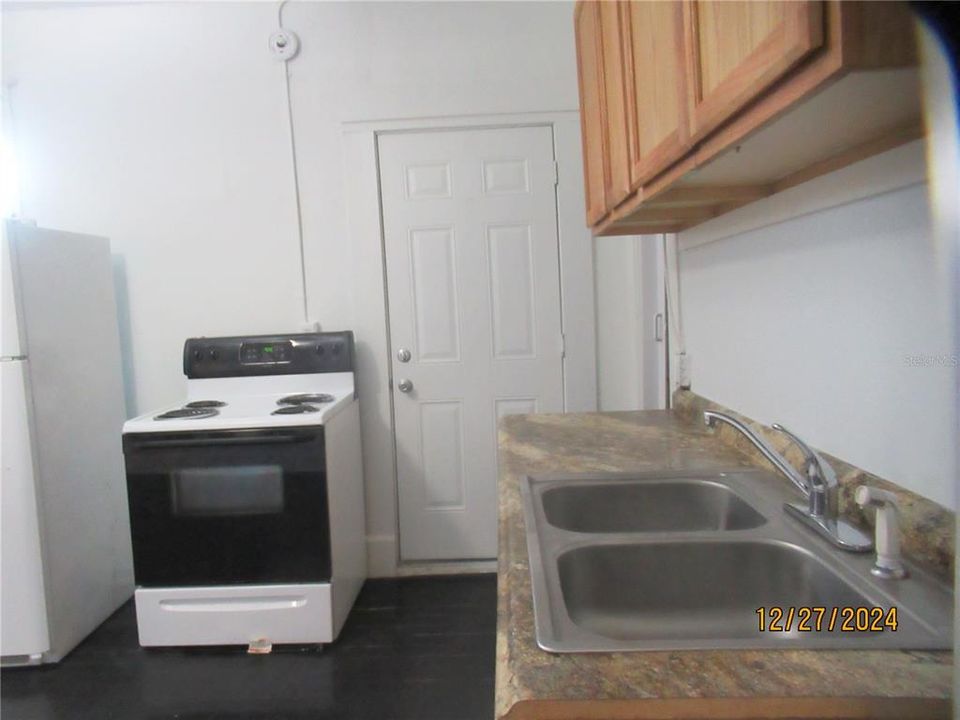 For Rent: $1,150 (0 beds, 1 baths, 650 Square Feet)