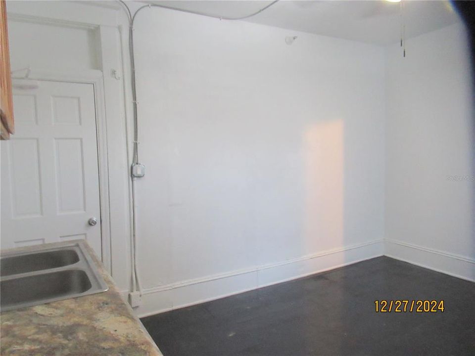 For Rent: $1,150 (0 beds, 1 baths, 650 Square Feet)