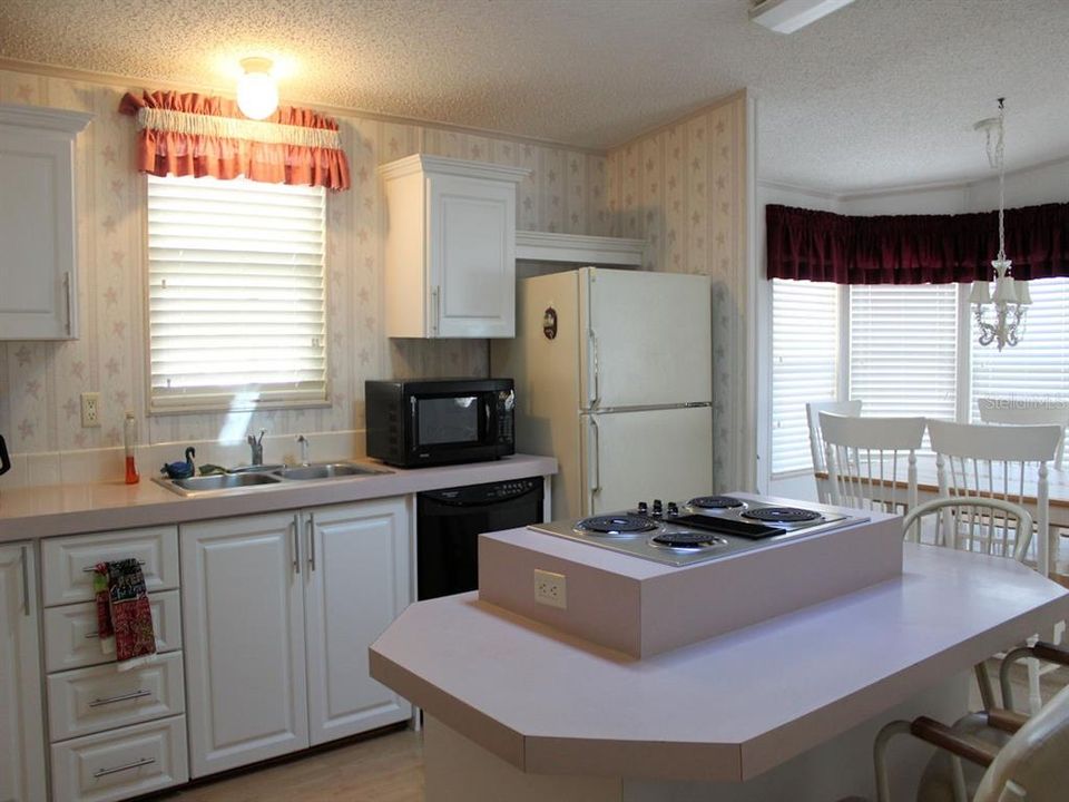 For Sale: $139,000 (2 beds, 2 baths, 1375 Square Feet)