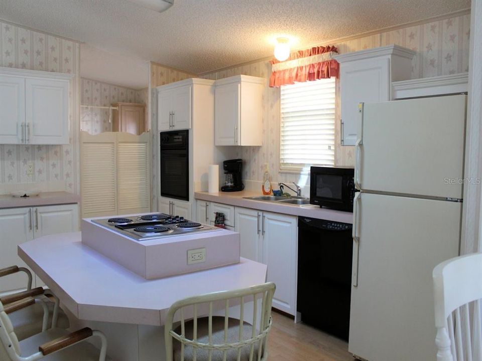 For Sale: $139,000 (2 beds, 2 baths, 1375 Square Feet)