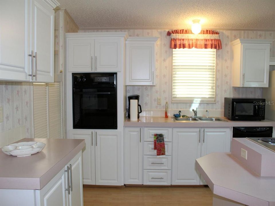 For Sale: $139,000 (2 beds, 2 baths, 1375 Square Feet)