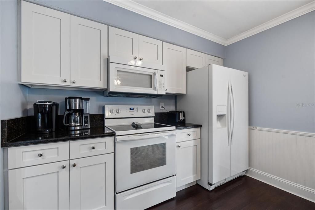 For Sale: $359,000 (2 beds, 1 baths, 1024 Square Feet)