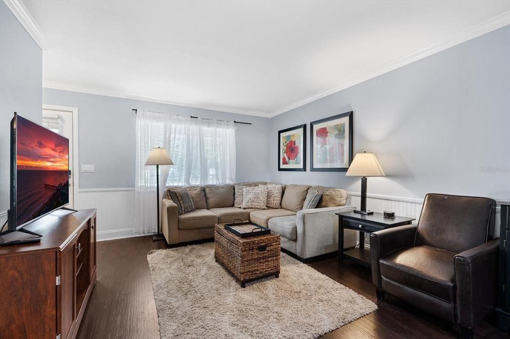 For Sale: $359,000 (2 beds, 1 baths, 1024 Square Feet)