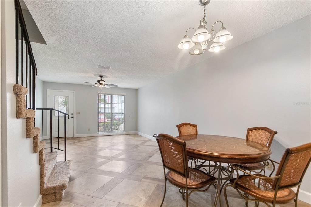 Active With Contract: $219,900 (2 beds, 2 baths, 1200 Square Feet)