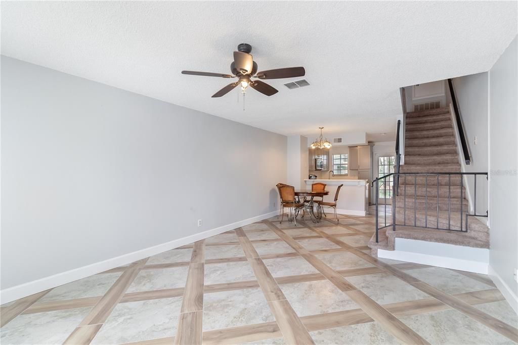 Active With Contract: $219,900 (2 beds, 2 baths, 1200 Square Feet)