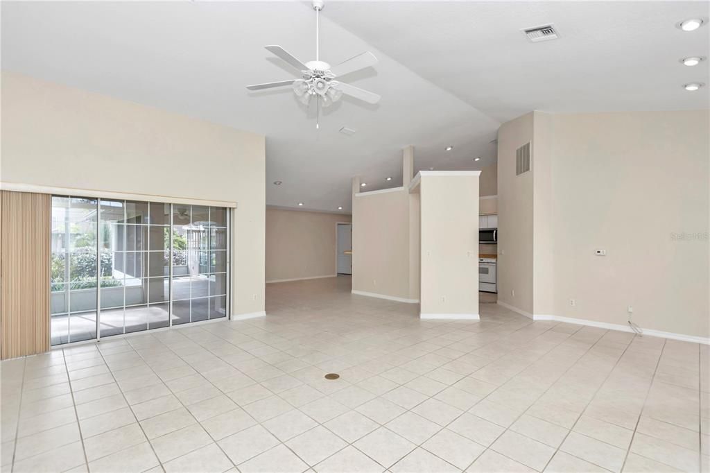 For Sale: $349,000 (3 beds, 3 baths, 2377 Square Feet)