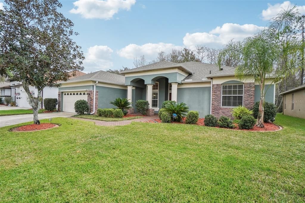 Homes sits on a quiet cul-de-sac in the gated community of Avalon Lakes in East Orlando