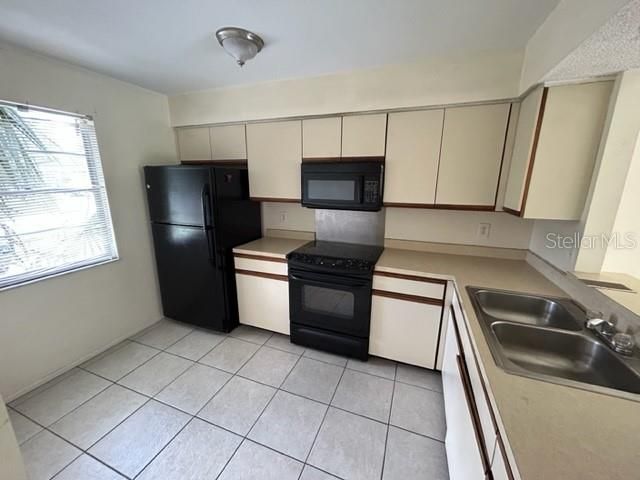 For Rent: $1,500 (2 beds, 1 baths, 993 Square Feet)