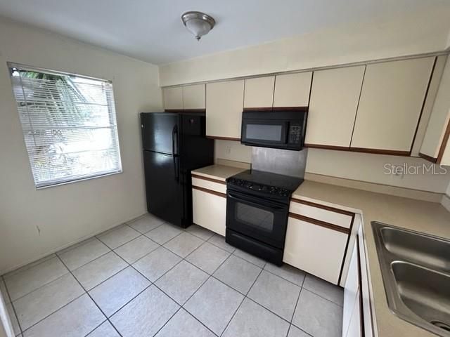 For Rent: $1,500 (2 beds, 1 baths, 993 Square Feet)