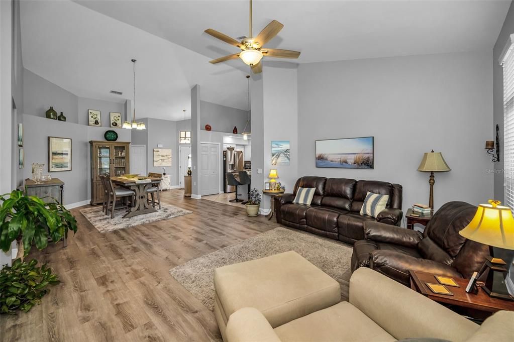 For Sale: $439,900 (2 beds, 2 baths, 1642 Square Feet)