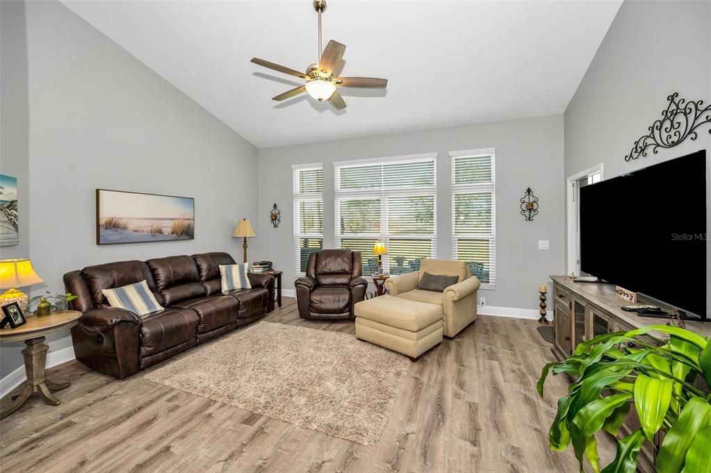 For Sale: $439,900 (2 beds, 2 baths, 1642 Square Feet)