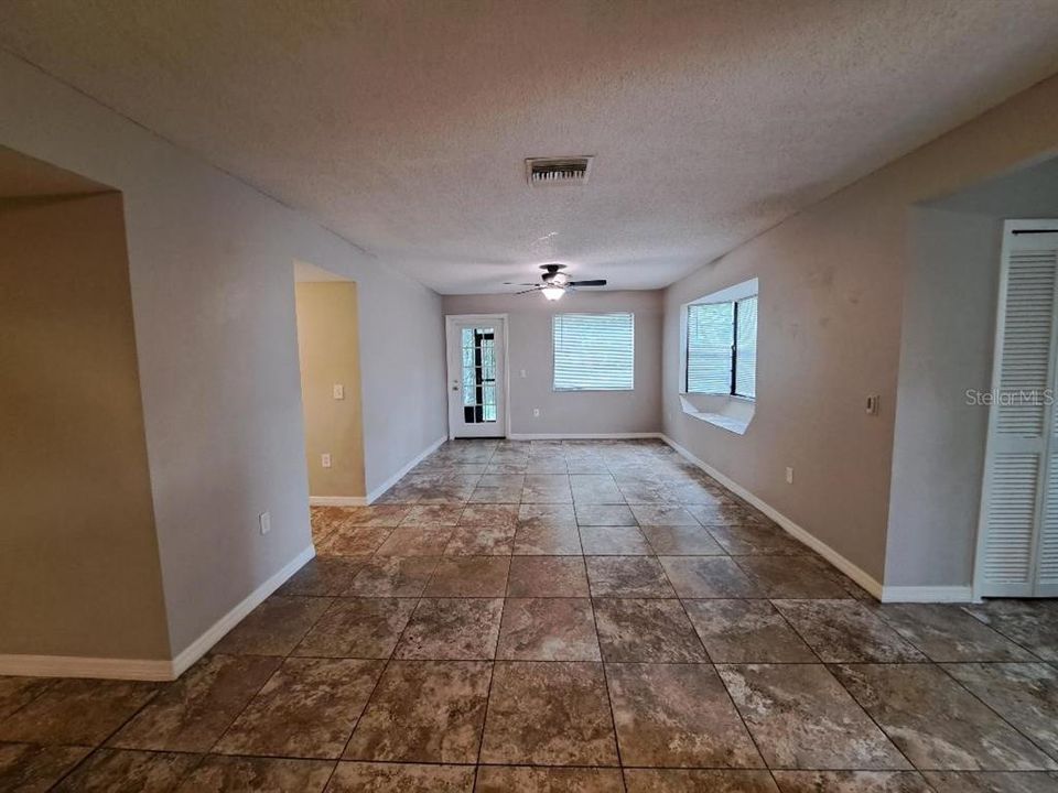 For Sale: $140,000 (3 beds, 2 baths, 1239 Square Feet)