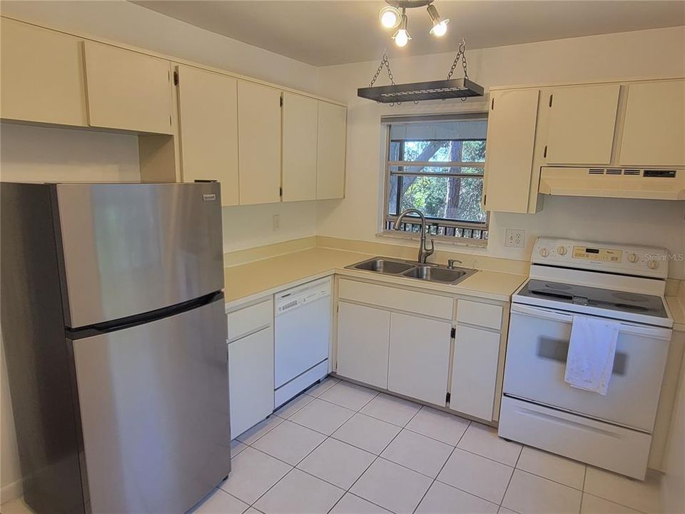 For Rent: $2,600 (2 beds, 2 baths, 1025 Square Feet)